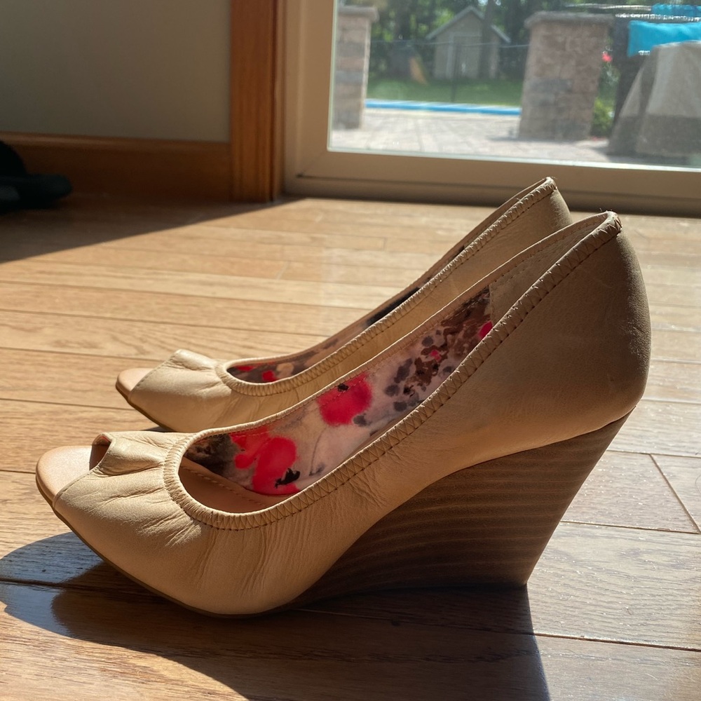 BCBG Wedges